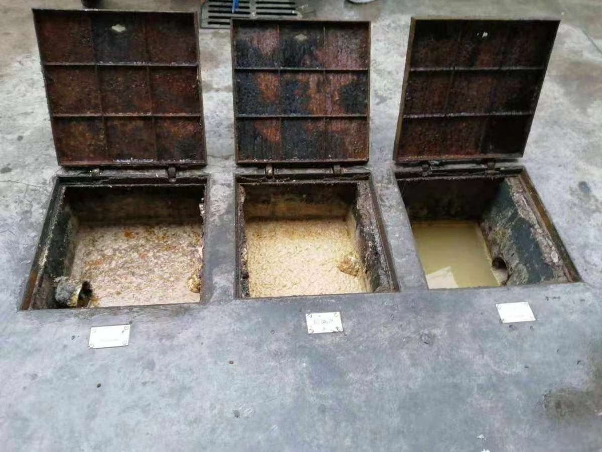 站前清理隔油池-污水池清掏